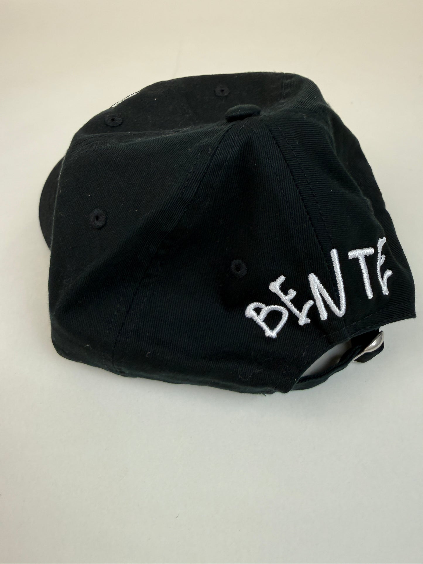 16.3 BENTE - Black cap