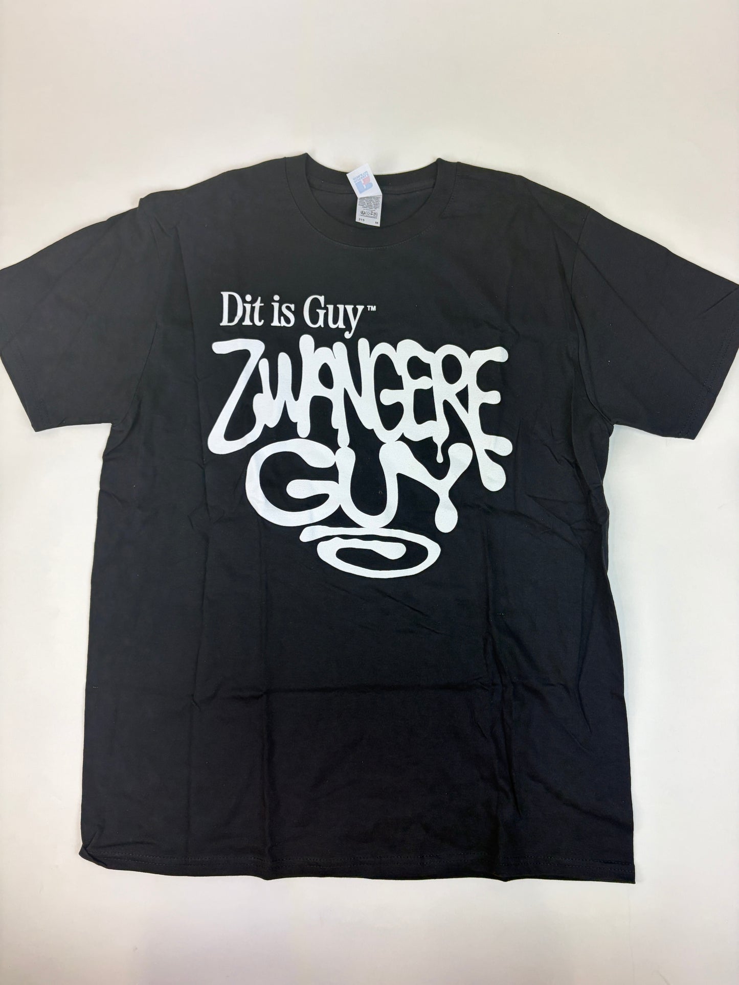10.1 ZWANGERE GUY - Dit is Guy Black Tee