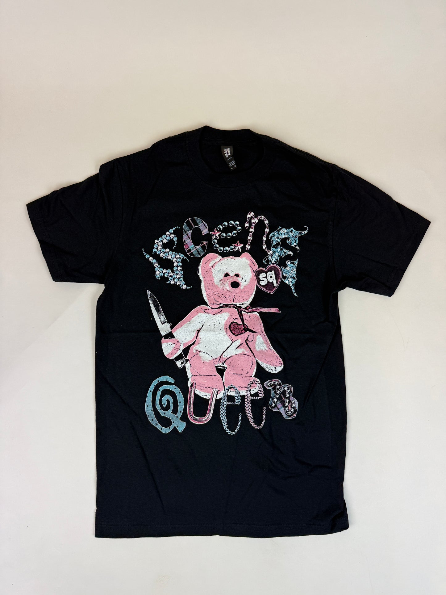 22.1 SCENE QUEEN - Bear Black Tee