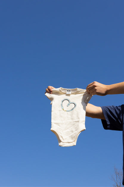 RW25 baby body lifestyle frontprint