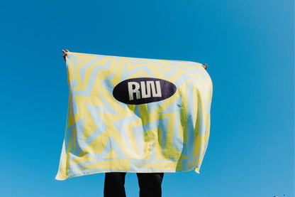 RW25 picnic lifestyle allover print