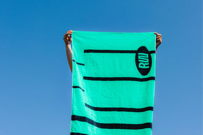 RW25 towel lifestyle allover print